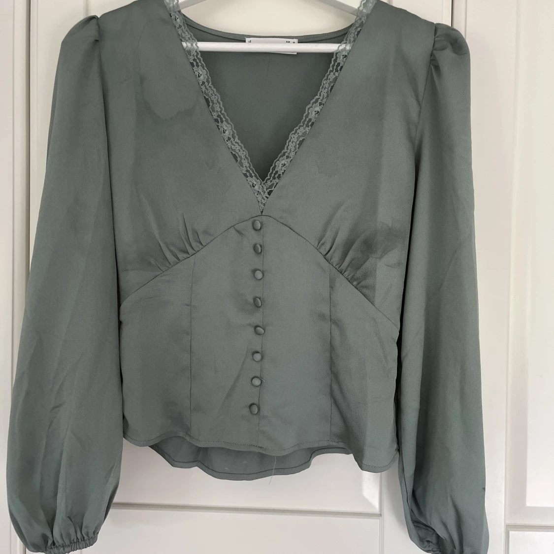 Sage-grön mesh-blus ifrån mango