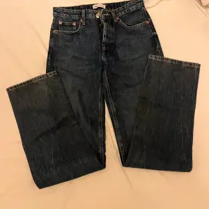 Byter/ säljer zara jeans strl 34/36 jätte fina och ny skick 😘 