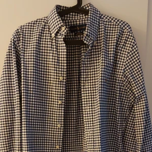 Ralph lauren oxford  - Sparsamt använd festskjorta från märket ralph lauren. Går att skicka, köparen står för frakten. 