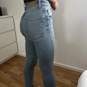 Hej  Säljer mina fina zara jeans  Skinny fitt Vid frågor o funderingar skriv //moa