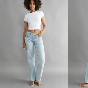 Low straight jeans - Säljer mina ”Low straight jeans” från Ginatricot i stl 34. Knappt använda då de är förstora och även anledningen att jag säljer de.  Därför har jag heller ingen bild med jeansen på. Första bilden är från ginatricot’s hemsida. 💕😊