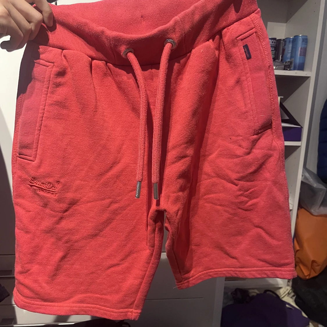 Röda Superdry shorts