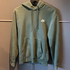 Grön Nike hoodie  Skick 7/10