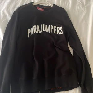 Parajumpers crewneck - I väldigt bra skick, storlek L och köpt på johnells