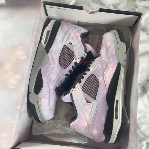 Air Jordan 4 ”Zen Master” - Air Jordan 4 ”Zen Master” Pris: 1799kr Storlek: 43,  Skick: 9/10 All go✅