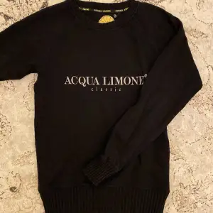 Svart acqua limone sweatshirt i storlek XS, använd få gånger så i fint skick