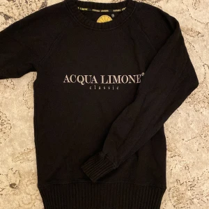 ACQUA LIMONE sweatshirt nyskick - Svart acqua limone sweatshirt i storlek XS, använd få gånger så i fint skick