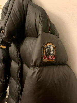 Parajumpers  - Storlek XL men är som en L. Varm jacka, använd men bra skick. 
