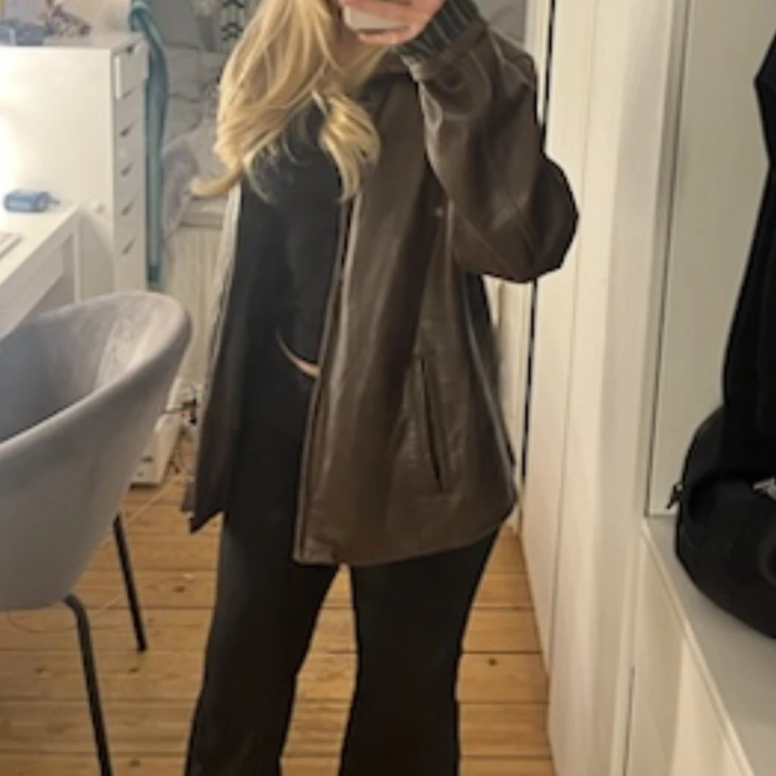 Brun skinnjacka  - 91