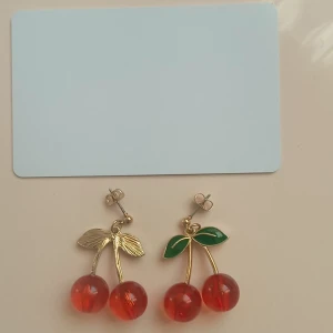 Körsbärsörhängen - Örhängen med små söta körsbär🍒 