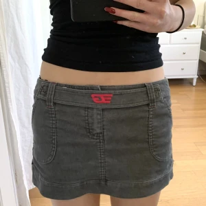 Minikjol - Säljer fler minikskirts, använd köp nu! Minikjol går att användas med och utan bältesdetaljen💗 midja:83 längd:29,5