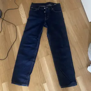 Sparsamt använda Sweet sktbs jeans i modellen “sweet loose jeans”. Org pris 700kr, säljer för 470