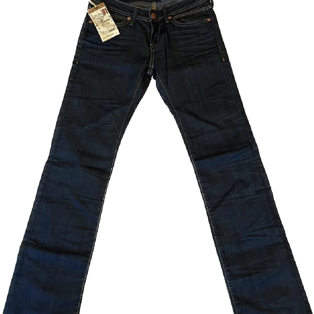 Brand new mavi jeans never worn with all the tags low rise straight leg jeans  Dm for more info . Jeans & Byxor.