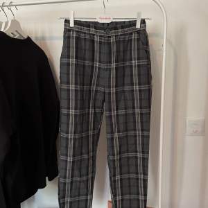 Gray colored checked suit pants from Pull&Bear.  Condition: Good. Size: S (but more XS in my opinion) 