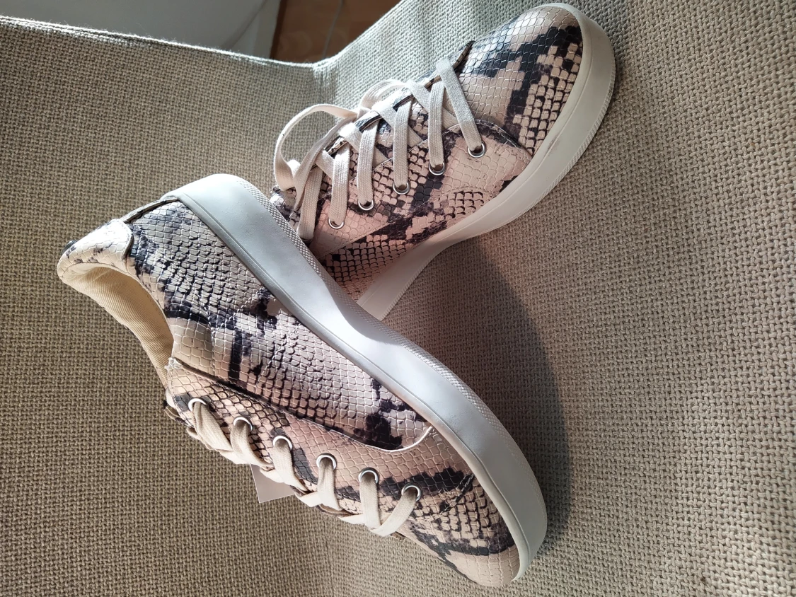 Helt nya Steve Madden Dam sneakers 41  - 90