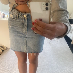 Jeanskjol - Säljer min skit snygga jeanskjol, använd 3 gånger endast☺️