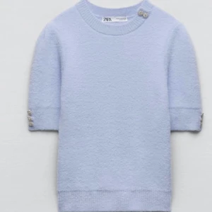 Ljusblå Zara tröja - Jättefin stickad zara tröja i toppenbra skick. Nypris 400kr. Perfekt till sommaren☀️❤️