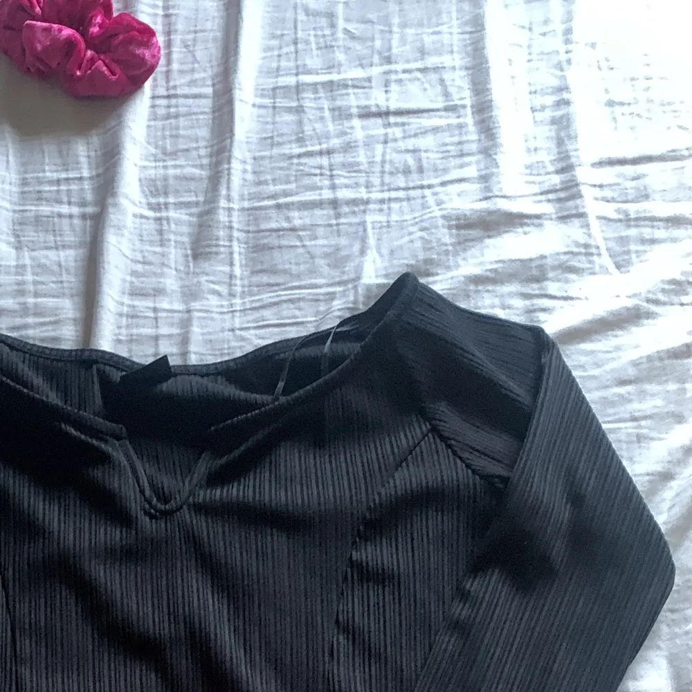 En svart Gina tröja i storlek m men s kan också använda den. Tröjor & Koftor.