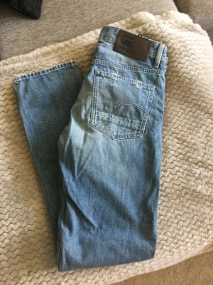 Gstar Raw triple A - Oanvända Gstar raw straight, riktigt fina! Hör av er för fler bilder/frågor