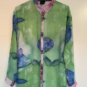 Selected Femme shirt  - Nice shirt with beautiful patterns. Almost as new. 