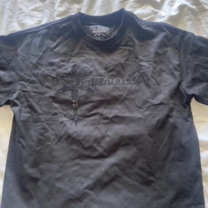 Unknown london t-shirt - Har aldrig användt den då den inte passa