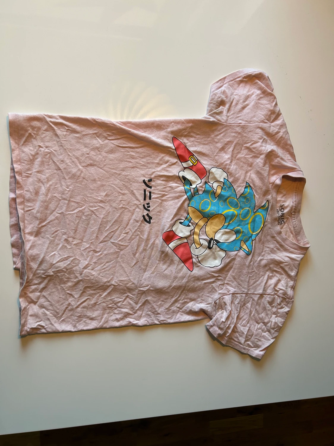 Sonic t shirt säljs i bra skick. 