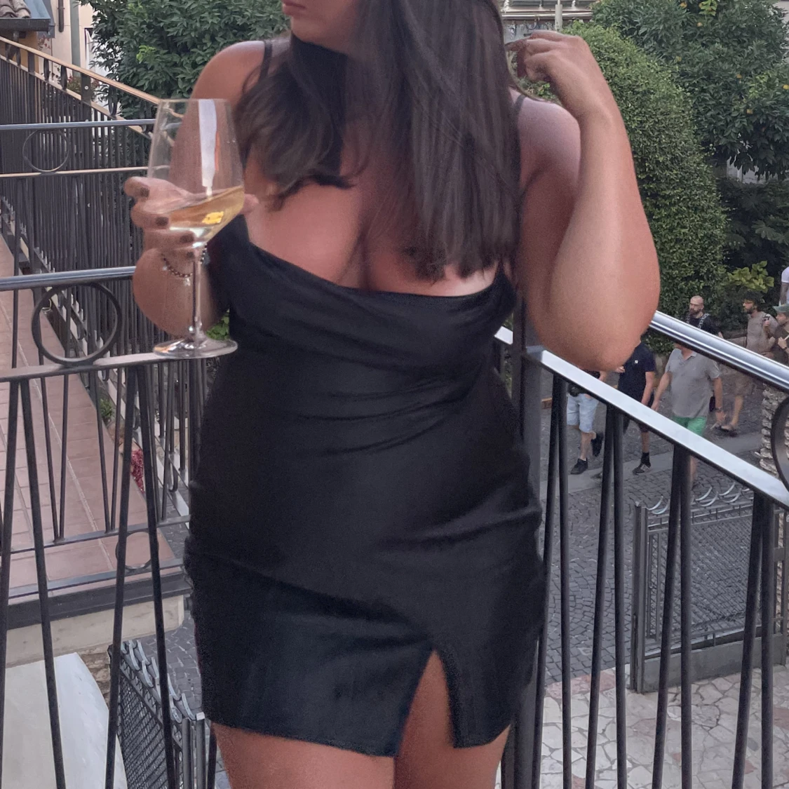 Svart satin klänning  - 90