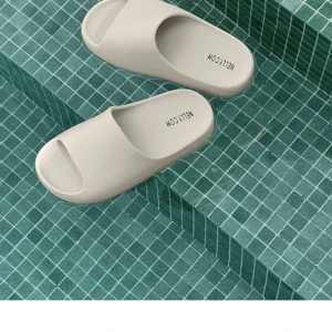 Nelly sandaler  - Slip-ins från Nelly. Helt oanvända. Strl 38, något små i strl.