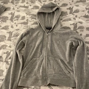 Juicy  - Jag säljer detta juicy sett för 1000kr och jag betalar för frakten! Skriv privat om ni är intresserade eller vill ha bättre bilder😁