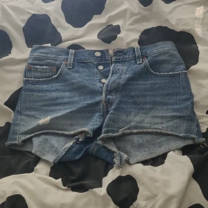 Levi's shorts - Fina levi's shorts, köpta från plick men var för stora för mig💓