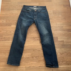 Jeans - Najs jeans från dressman som jag köote på plick, de är lite för stora på mig. Storleken är 34/32 men är mer som 32/32