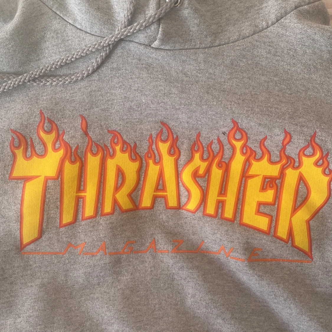 Grå flame trasher hoodie  - 90