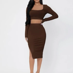 Tvådelad klänning - Säljer min underbara trendiga o fina klänning då den kommer inte till användning. Den är nyligen köpt och den kramar fint kroppen. Den är i storlek XS men passar upp till M. Bilden är lånad men kan skicka mer via begäran.💞