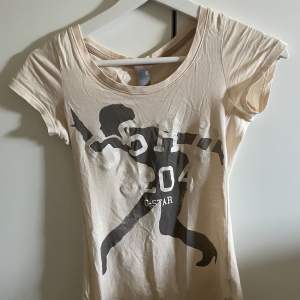 Snygg figursydd T-shirt från Gstar. Säljer då den inte används längre 🩷