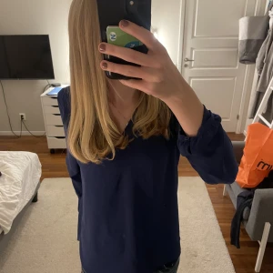 Blus - Säljer denna supergulliga blus från zalandos egna märke. Den är i jättebra skick. Frakten ingår ej i priset och priset kan diskuteras💕