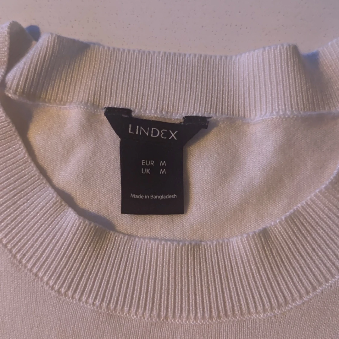 Vit stickad t-shirt - 90