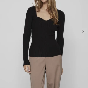 Tröja  - Supersnygg tröja från Vila, aldrig använd och har prislappen kvar. Storlek S🫶🏻🫶🏻 nypris 400kr