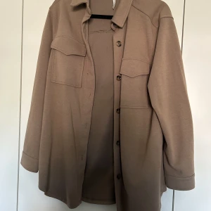 Beige jacka  - Beige jacka 