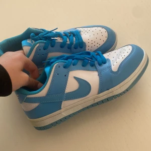 Nike skor - Nike skor som är använda 3 gånger och i jättefint skick. Pris kan diskuteras. ❤️❤️