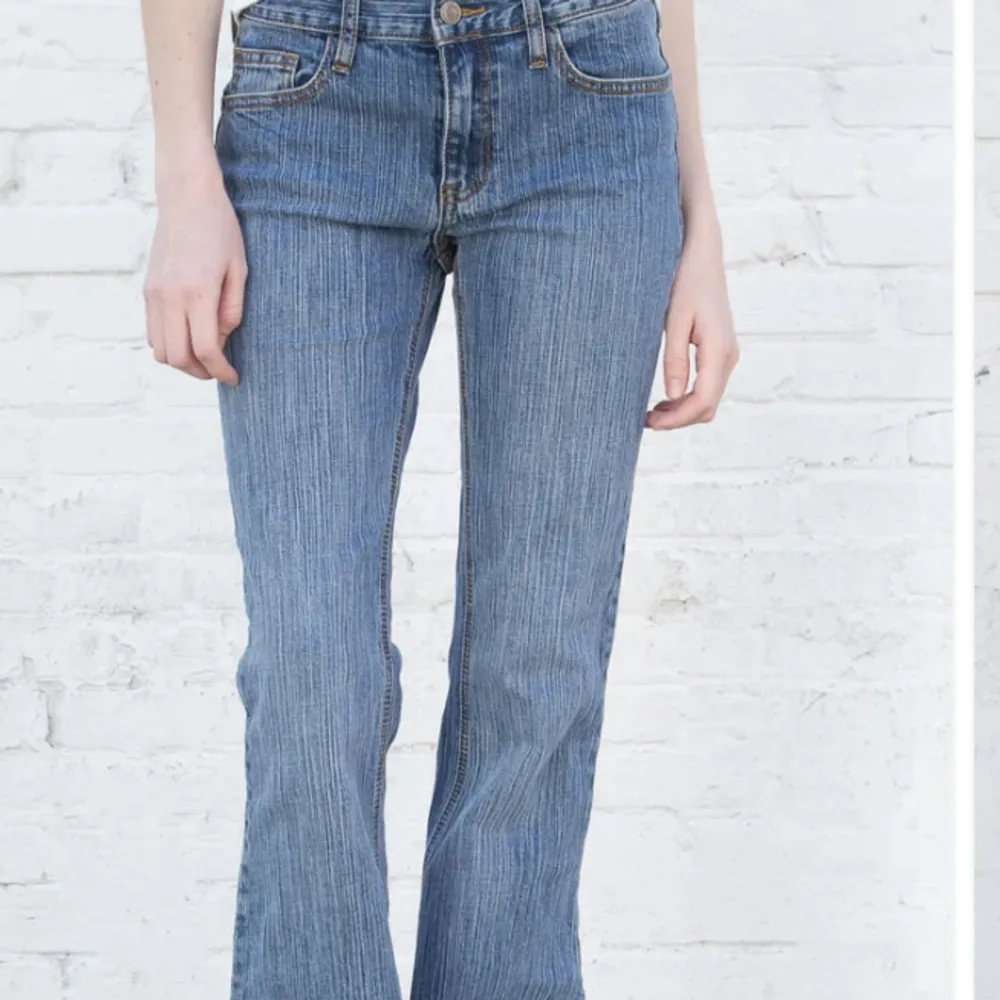 Säljer ett par fina jeans från Brandy Melville🥰 De är knappt använda och är därföri bra skick! . Jeans & Byxor.
