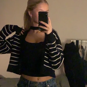 Zara kofta - Köpt på Plick, passar xs-s beroende på hur man vill att den ska sitta 💕 (inte mina bilder)