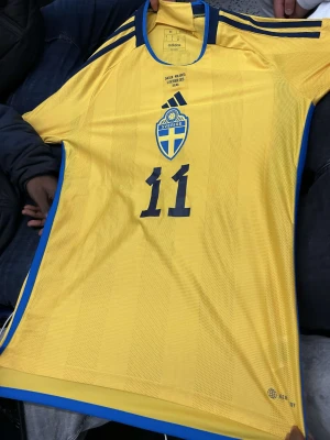 Elanga tröja från Moldavien va svergie matchen - Det är Antony elanga tröja äkta Som han spelade i mot Moldavien. 