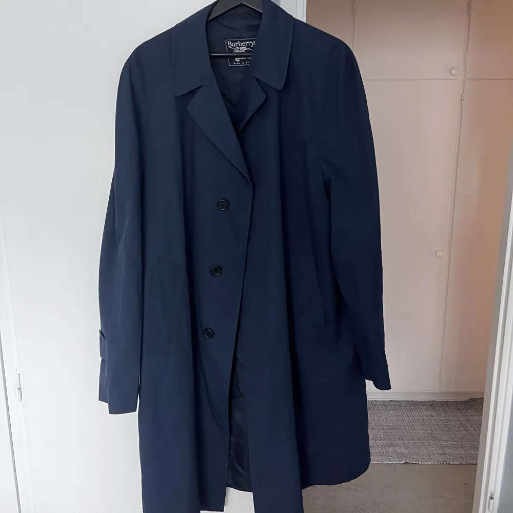 Vintage Burberry trenchcoat i storlek XL! Väldigt bra skick!. Jackor.