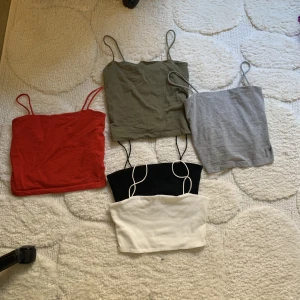 Croptop  - Croptops från Gina alla för 100kr storlek S 