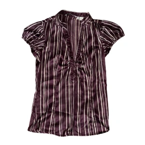 zara topp 2000-tal - lilarandig topp från zara, köpt 2000 passar xs-s