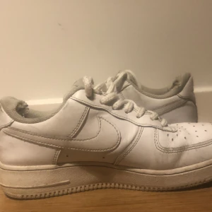 Nike air force  - Säljer mina air force för endast 299 lite smutsiga men går och göra rent. 