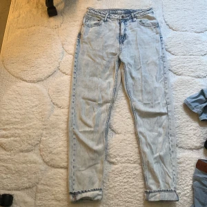 Jeans - Snygga mom jeans från hm visste inte att det var mom jeans förrän nu när jag skulle ta bild 😆 väldigt sköna iaf 