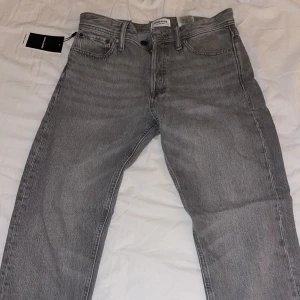 Jeans  - Helt nya, för små och glömde att lämna tillbaka. 