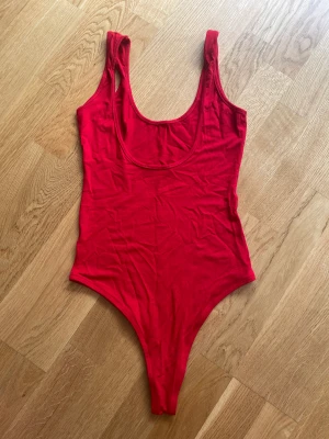 Röd body - Färg: röd Storlek:XS Märke: Trendyol Skicket: toppen, använd fåtal gånger
