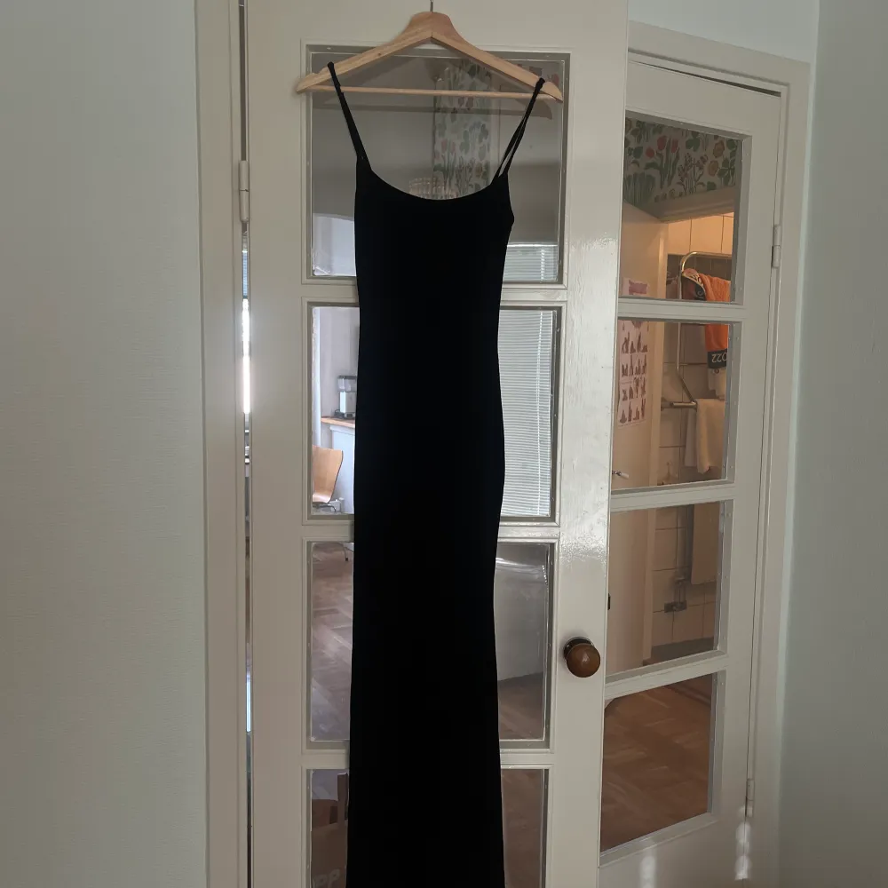 Populära klänningen från Skims! Använd 1 gång, blir nog väldigt lång på någon under 1.70. I princip nyskick!. Klänningar.